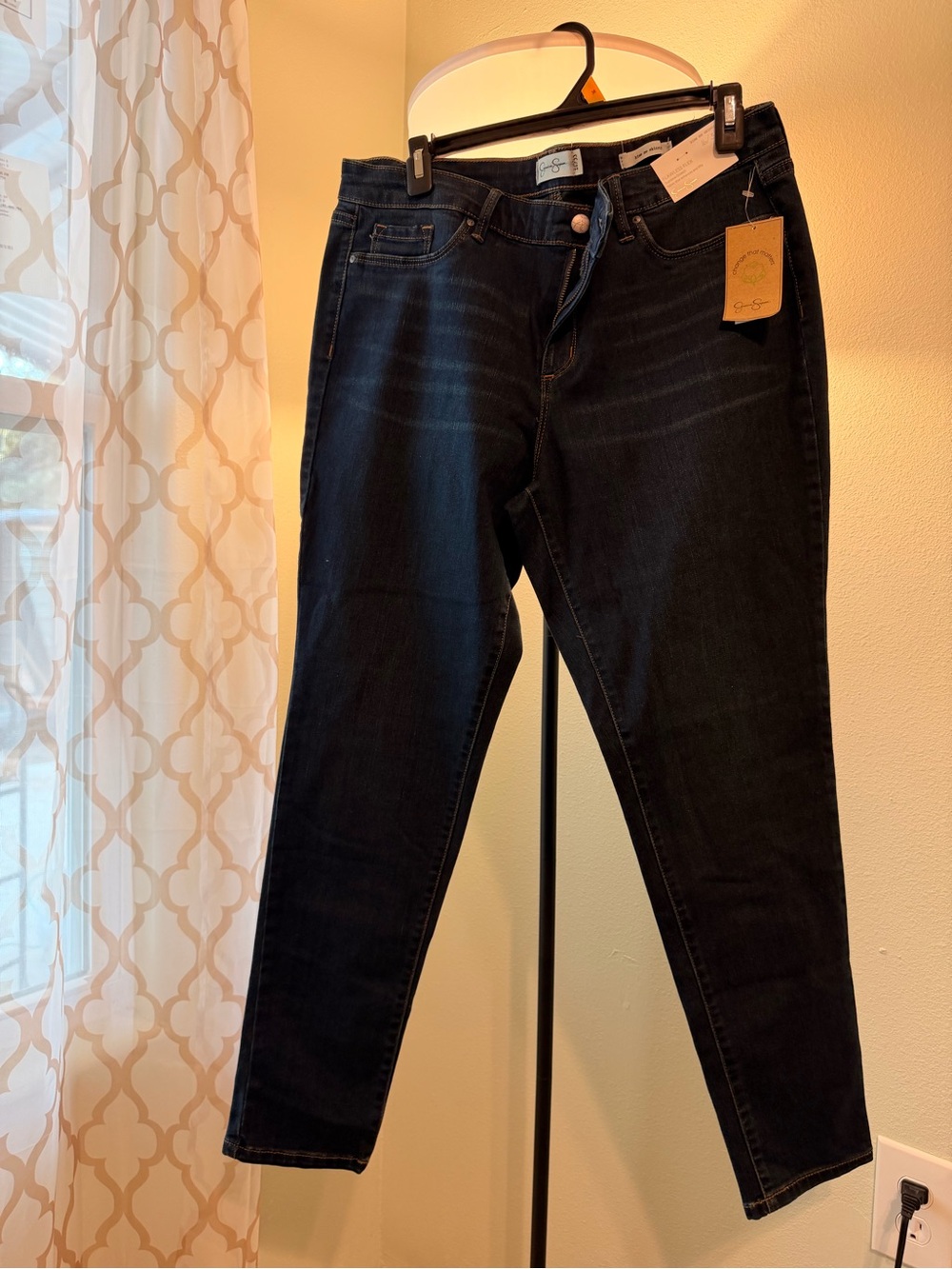 Jessica Simpson NWT Dark Wash Women’s Jeans — Classic Slim Fit size 16/33